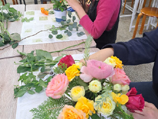 杉本バラ園のフラワーアレンジメント体験